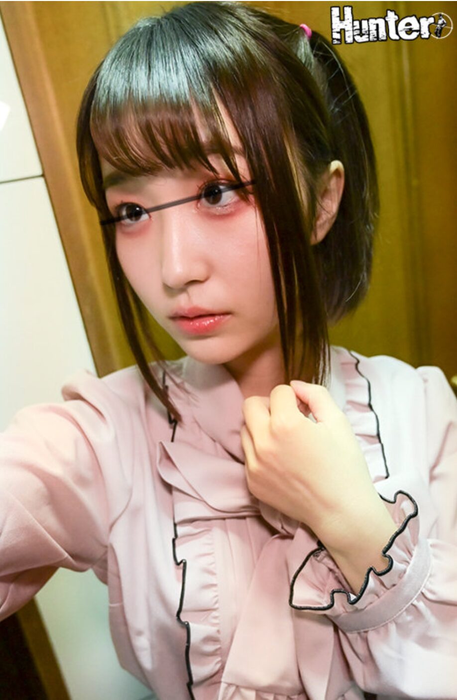 【私服引き裂き】地雷系ブラウスを着用した妹に飲み物をぶっかけて乱暴にボタンをはじけ飛ばす