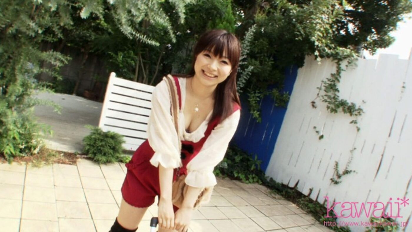 【私服ぶっかけ】リボンがついた赤いサロペット着用の女の子の素股でたまらずお洋服に精子ぶっかけ