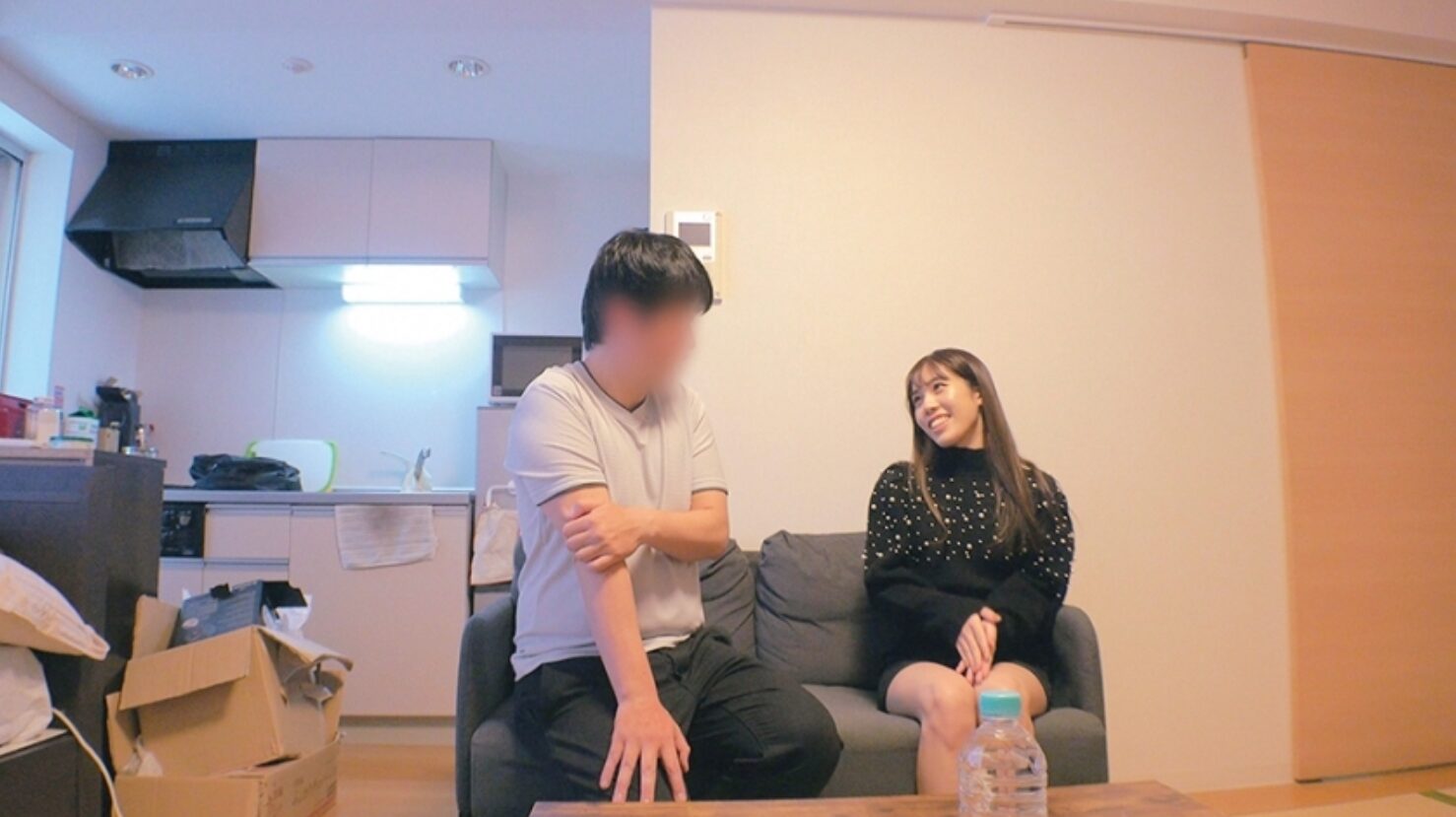 【私服ぶっかけ】手コキから黒いパールのニットとミニスカートに精子を服射