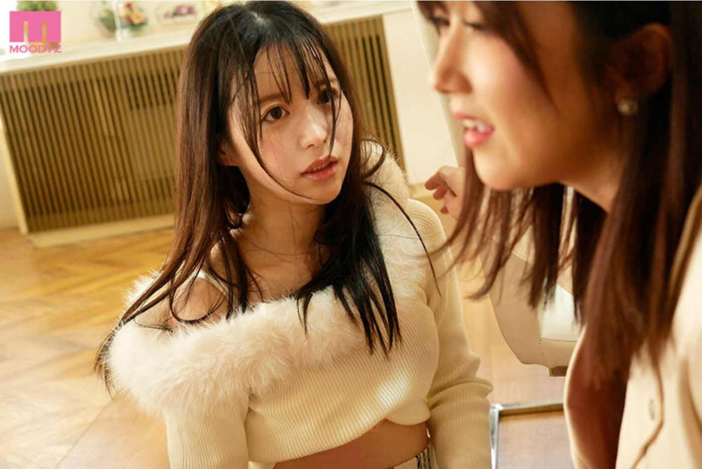 【私服引き裂き】白いオフショルファーニットをビリビリに引き裂きながら着衣SEX