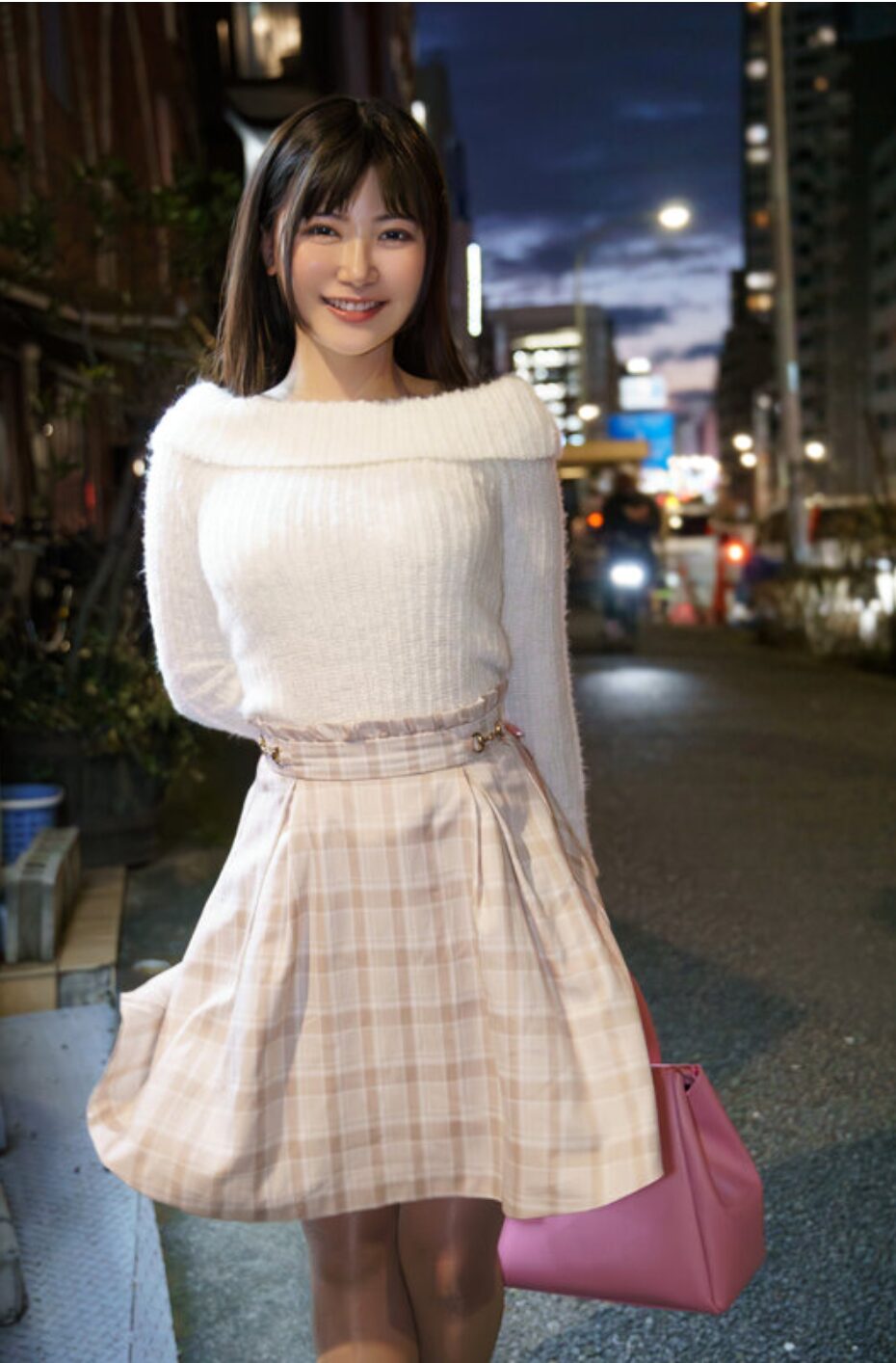 【私服イラマチオ】２本のち○ぽを交互にイラマチオしてふわふわのオフショルニットをよだれで汚す