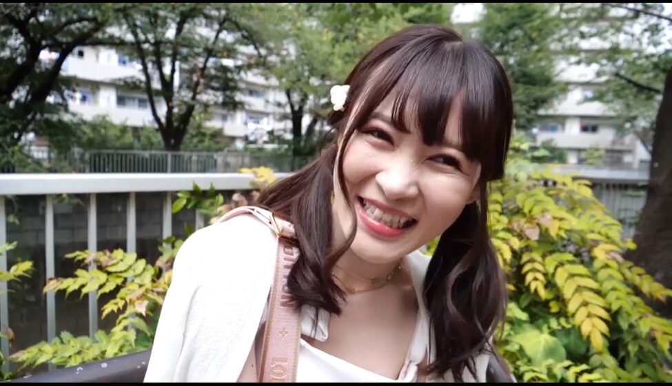 【私服イラマチオ】清楚な白レースのキャミソールとショートパンツ着用のお姉さんにハードなイラマチオをしてよだれでお洋服を汚す