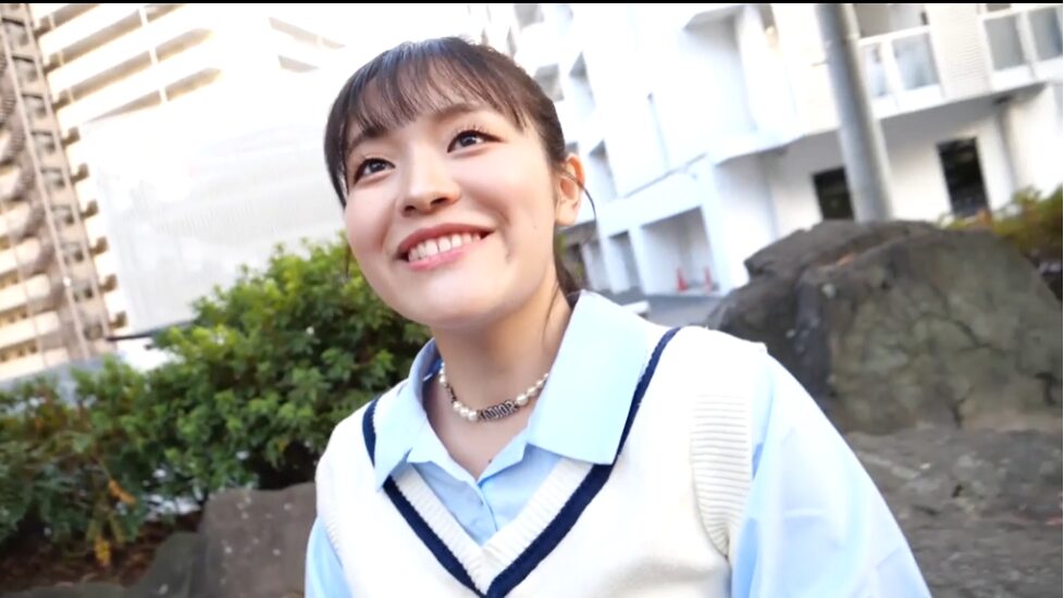 【私服イラマチオ】水色ブラウスにベスト＋レザースカート着用のお姉さんにハードなイラマチオをしてよだれでお洋服を汚す