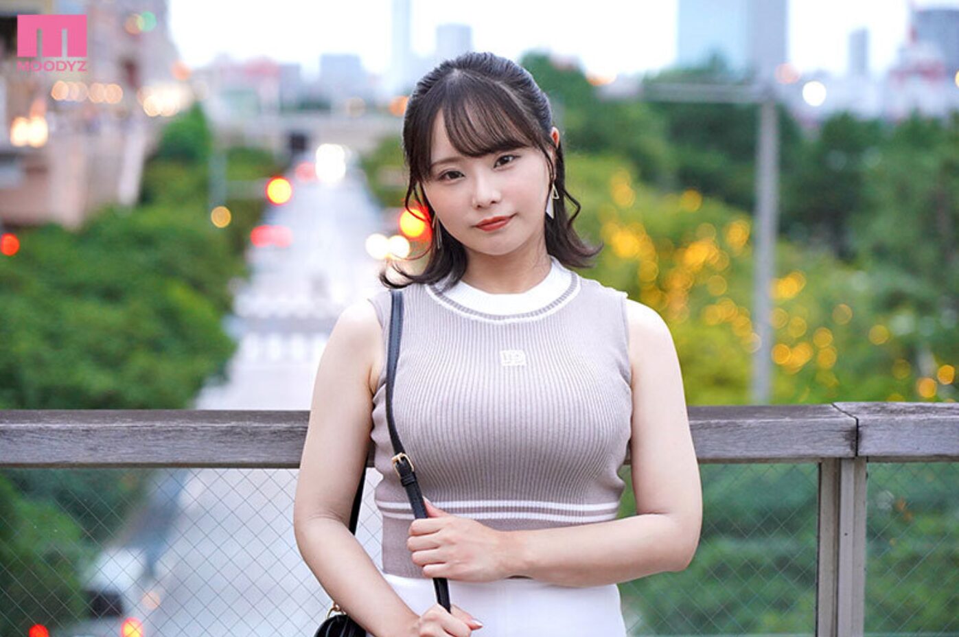 【私服パイズリ】【私服ぶっかけ】ノースリーブのリブニットの上からパイズリしてそのままニットに精子をぶっかけ