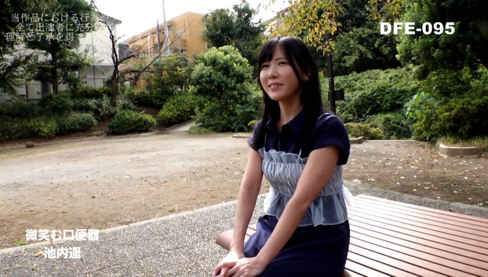 【私服イラマチオ】よだれで紺色のシャツワンピと重ね着風キャミをドロドロに汚す