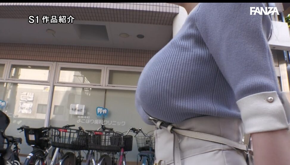 【私服ぶっかけ】ブルーのニットと白いスカートを精子と潮でドロドロに汚す