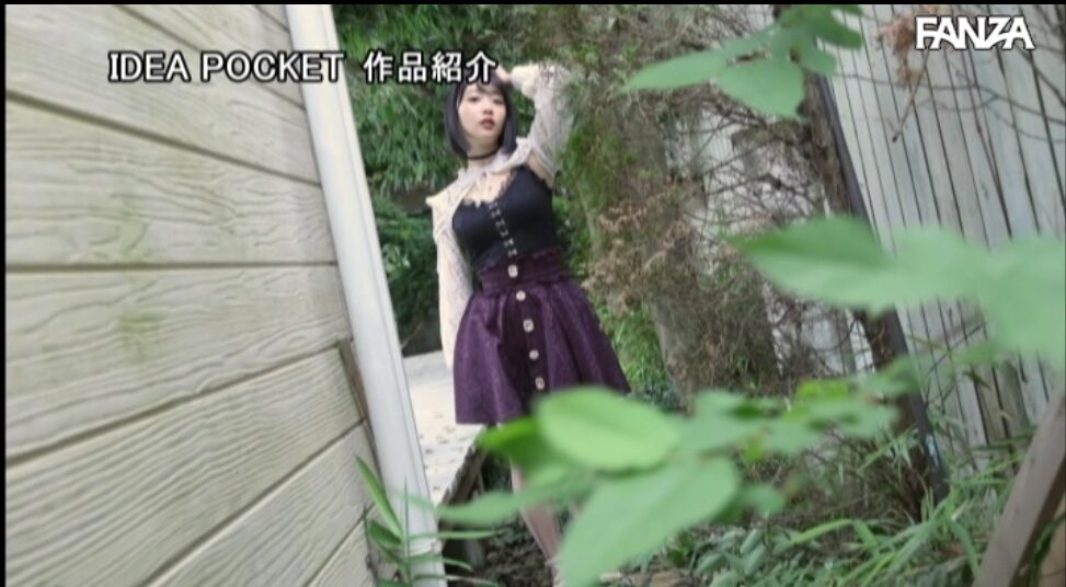 【私服ぶっかけ】ガーリー女子の手コキで紫色刺繍スカートに精子をぶっかけ