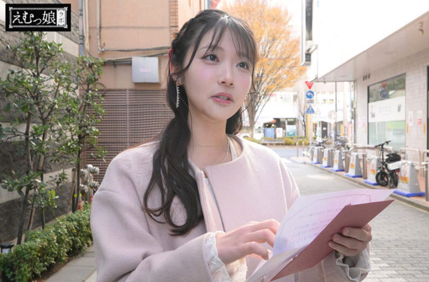 (おすすめ)【私服イラマチオ】洪水のように流れ出る胃液でピンクのコートやチェックのミニスカートを汚したあと、着替えたワンピースも汚す
