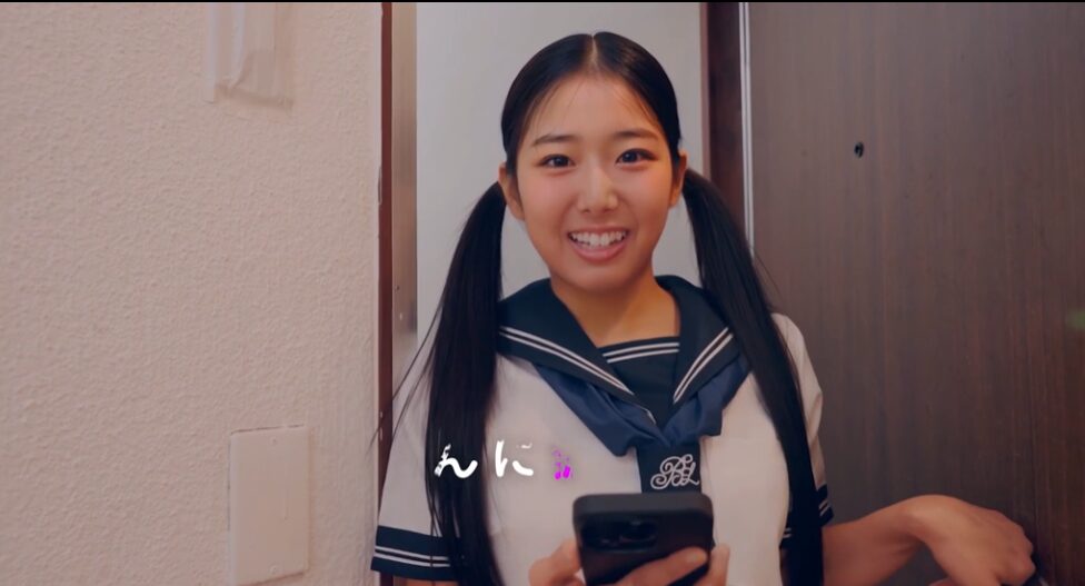 【制服ぶっかけ】セーラー服を着た妹のフェラチオでよだれと精子をリボンに垂らして汚す