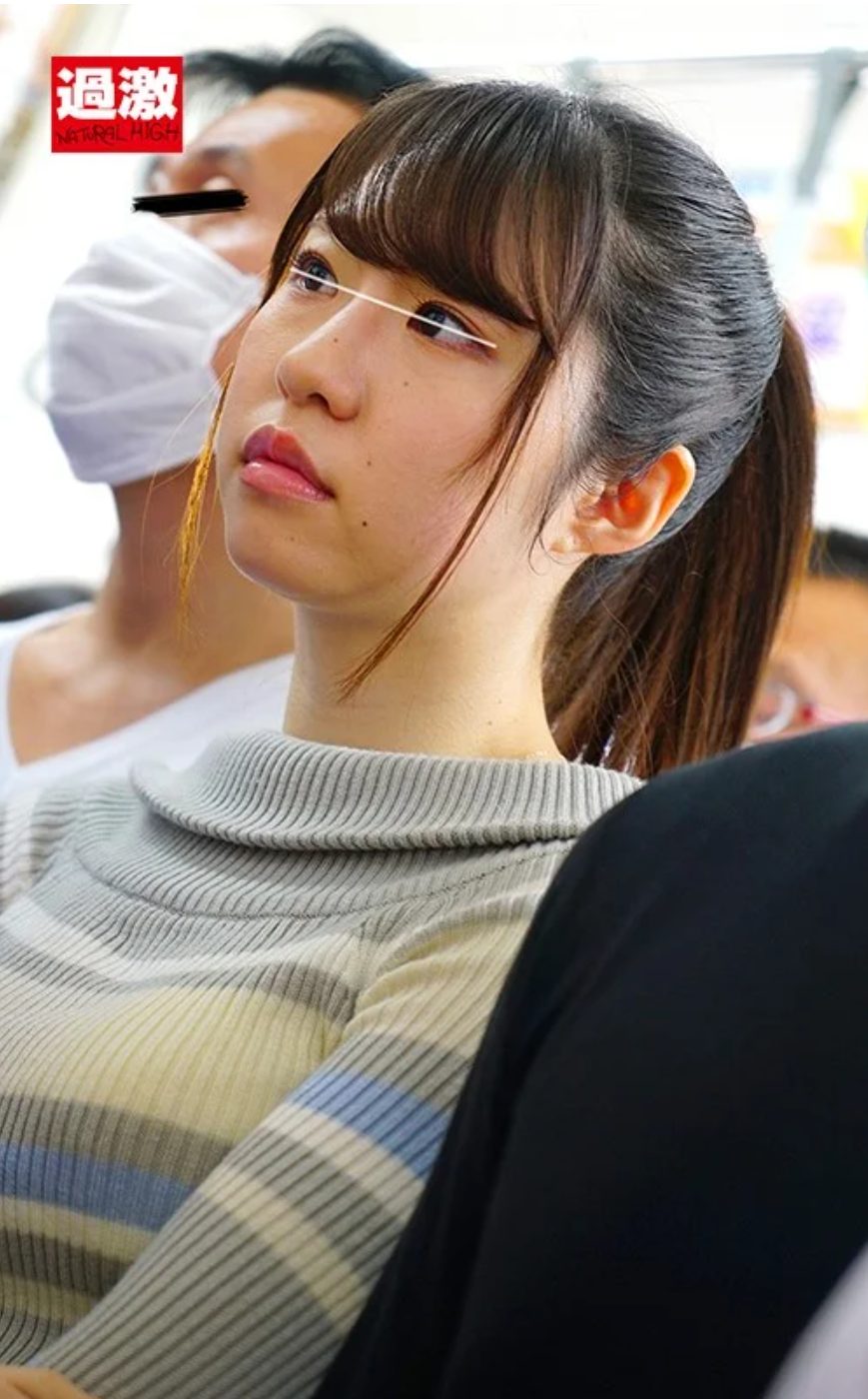 【私服切り裂き】背後からボーダーニットをハサミで真っ二つに切り裂く