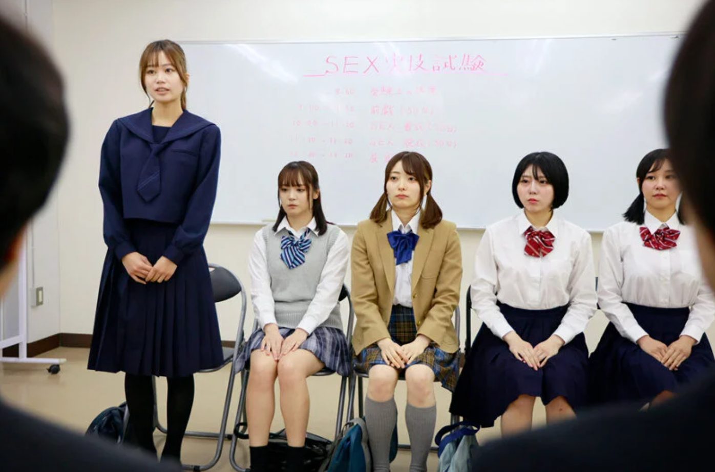 (おすすめ)【制服フェラ】口内射精された精子を口に含んだままジュポジュポとフェラをして紺色のセーラー服も精子まみれにしてから着衣SEX