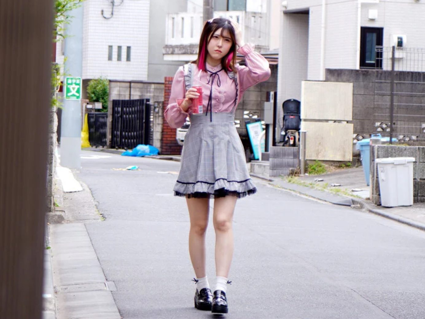 【私服着衣SEX】【私服イラマチオ】ピンクの地雷系ブラウスとチェックのスカートをよだれ、潮、精子で汚しながら着衣SEX