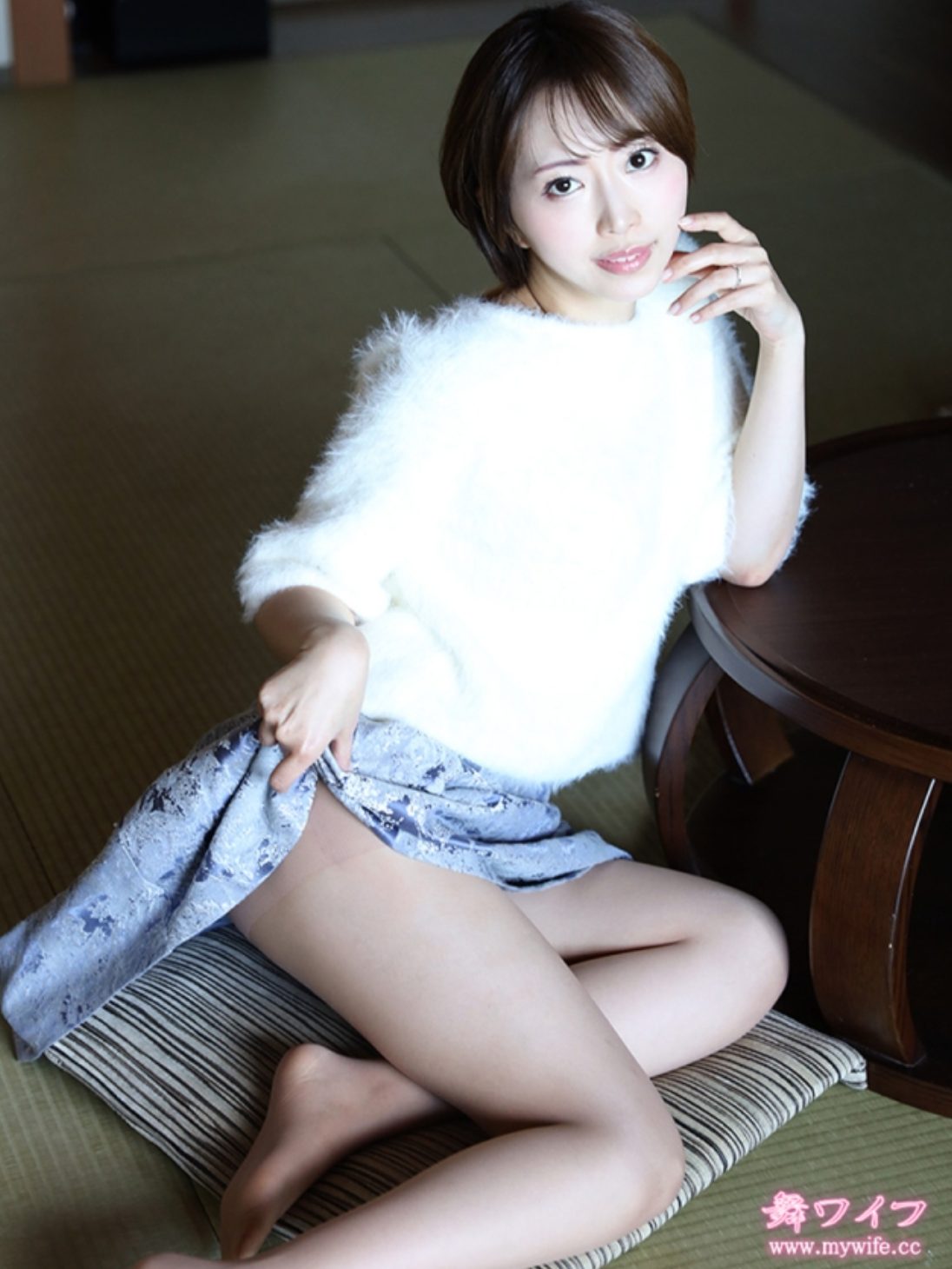 【私服フェラ】口内射精された精子をふわふわニットとブルーのスカートにべっとりと垂らす