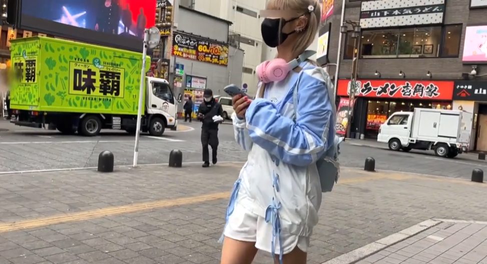 【私服SEX】地雷トレーナーに頭を突っ込んでおっぱいを舐め回しながら着衣SEX