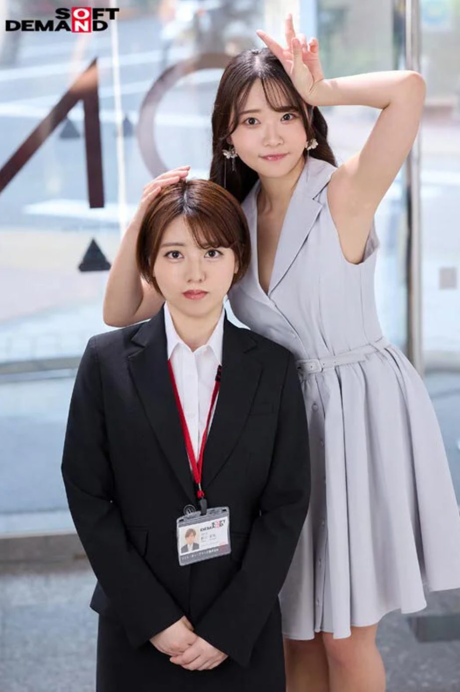 【私服ぶっかけ】連続顔射でグレーのワンピースが精子まみれにされる