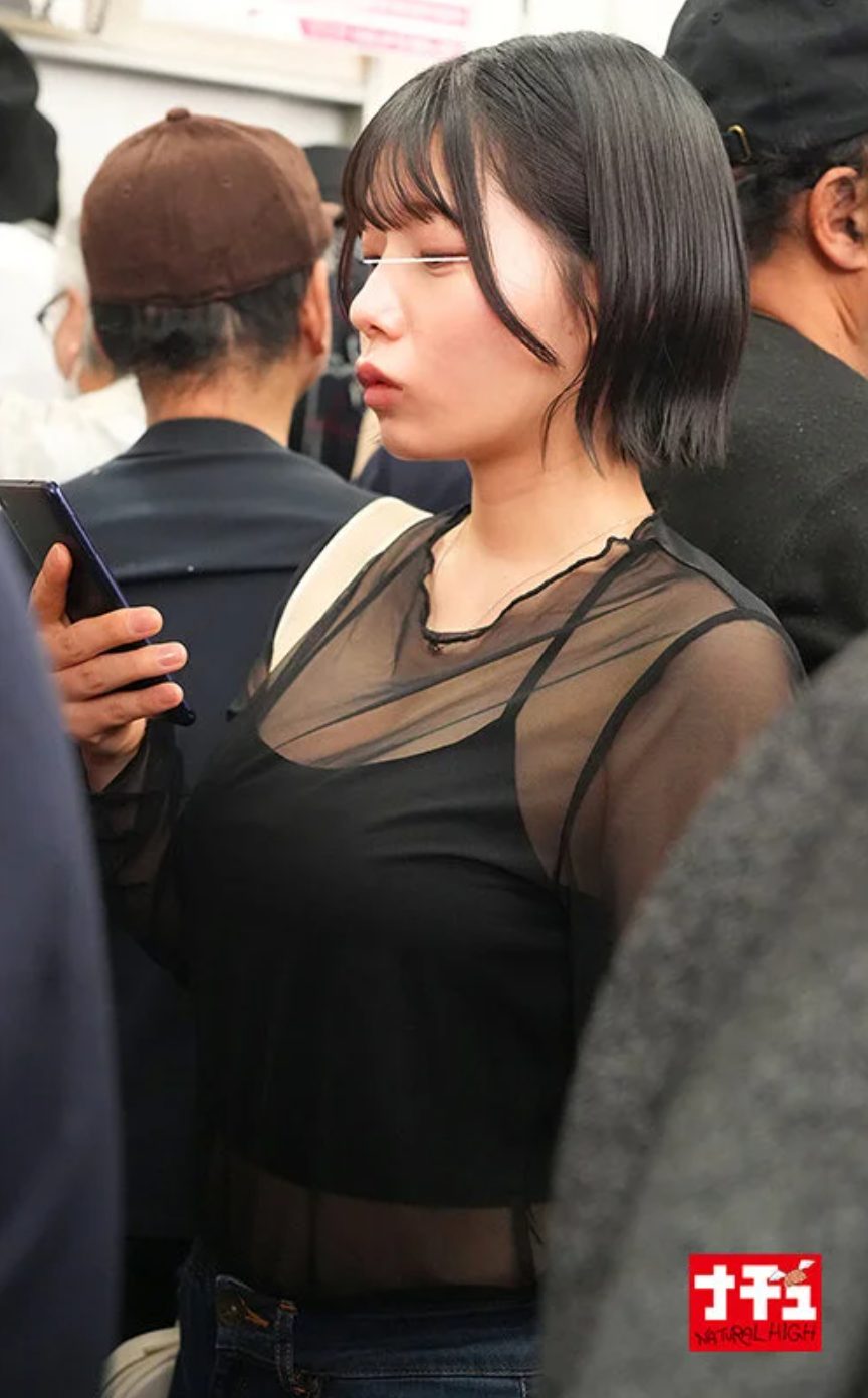 【私服コキ】インナーをハサミで切り裂いておっぱいが透けて見えるシャツにち〇こを擦りつける