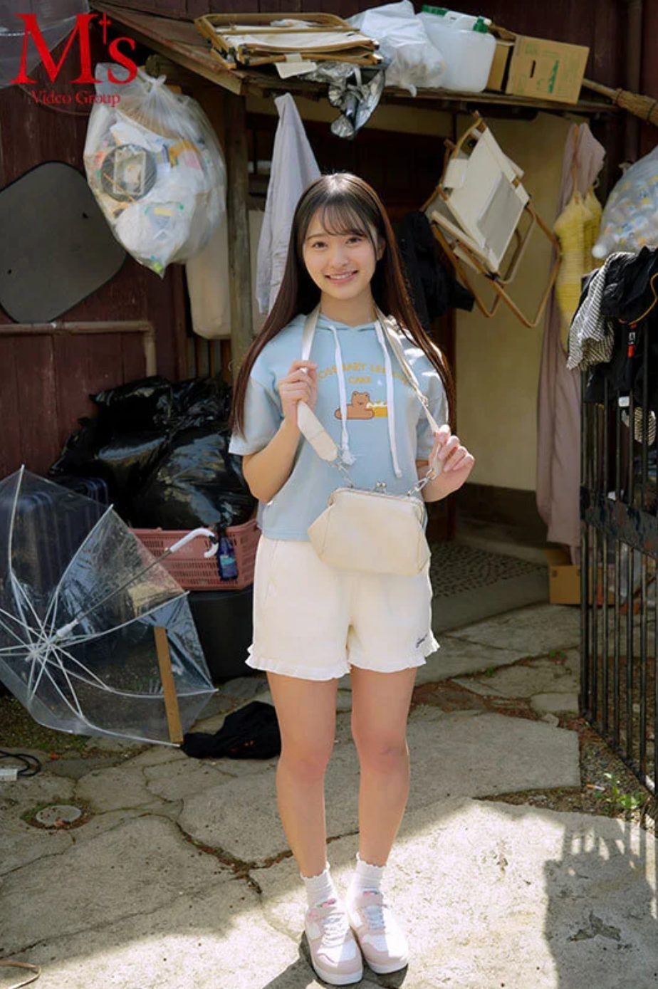 【私服汚し】おじさんのよだれキスでかわいいパーカーが汚される