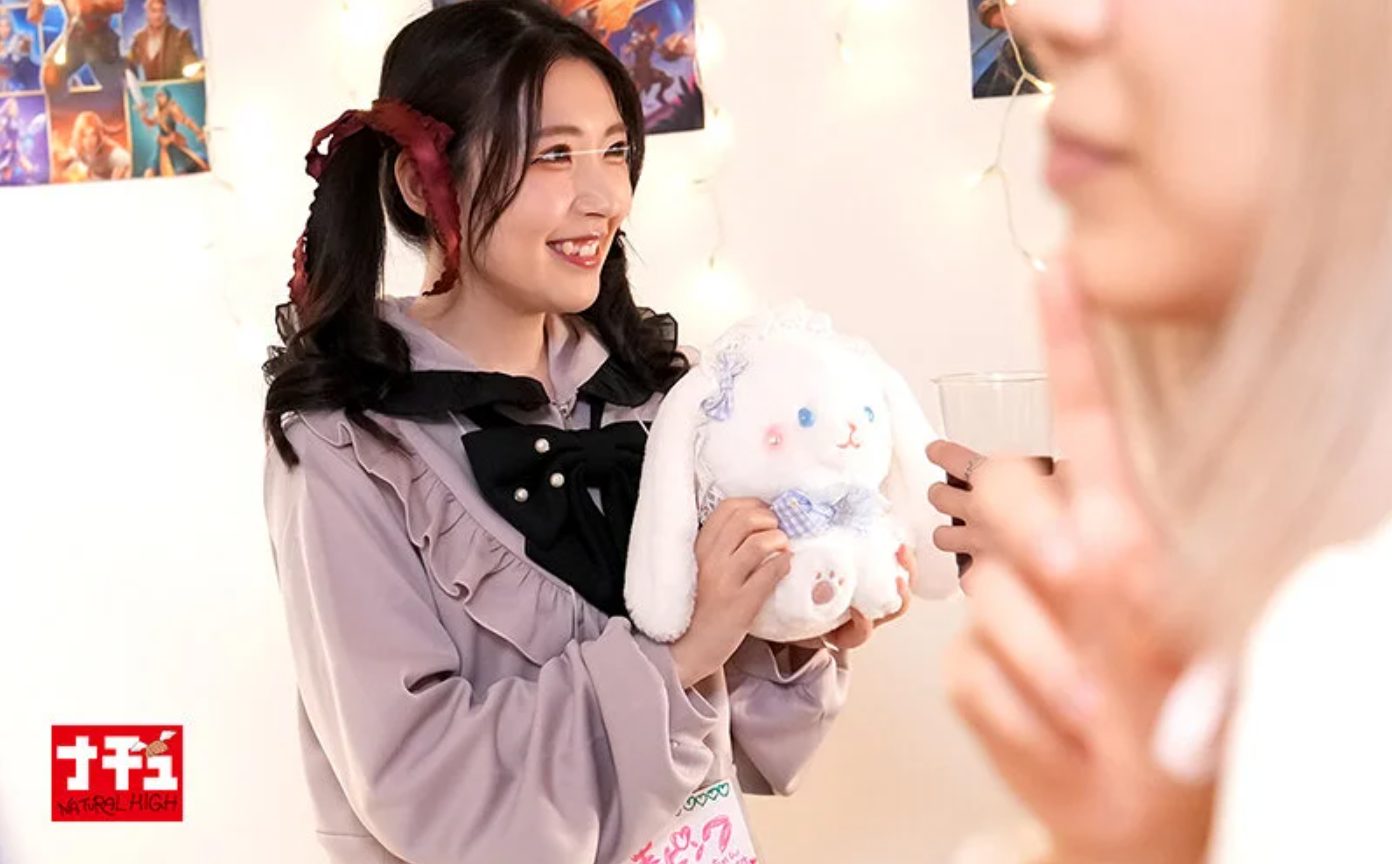 (おすすめ)【私服ぶっかけ】地雷系女子のかわいいぬいぐるみに潮をぶっかけて汚される