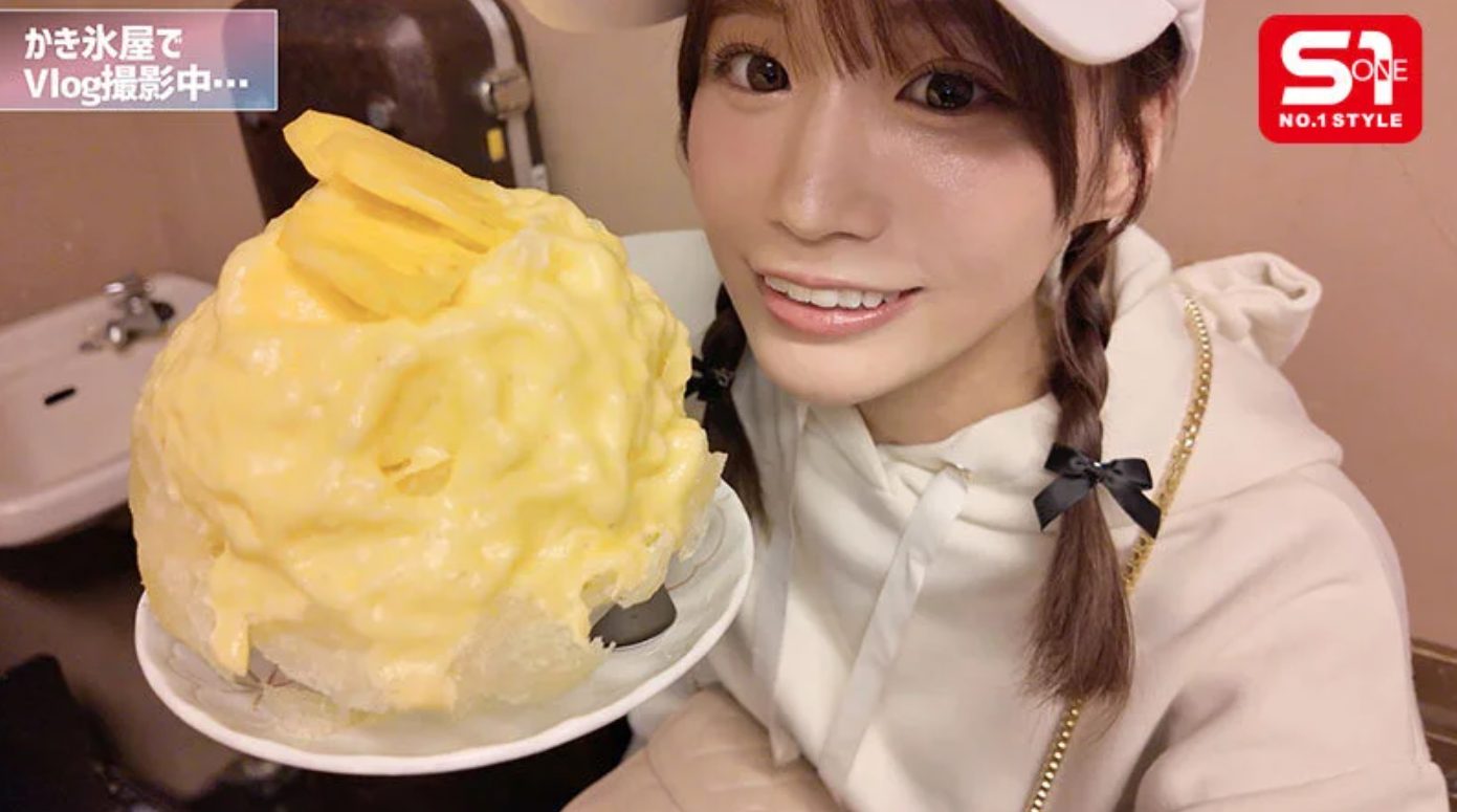 【私服ぶっかけ】パーカー女子と着衣SEXしてデニムのミニスカートに精子をぶっかけてしまい慌てて拭き取り