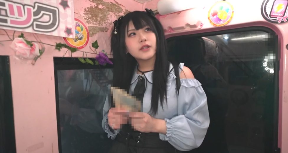 (おすすめ)【私服潮吹き】【私服SEX】水色の地雷ブラウスと黒いスカートを潮で濡らしながら着衣SEX