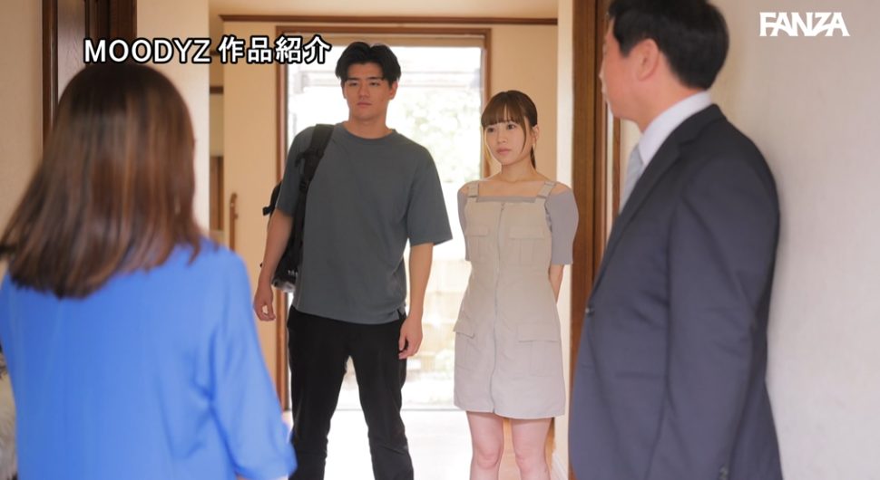 【私服ぶっかけ】風呂場で手コキをさせられてベージュのジャンパースカートにドピュッと服射される