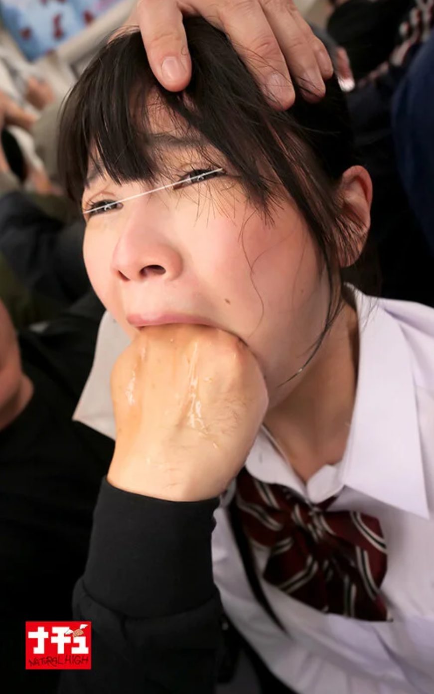 【制服イラマチオ】ゴリゴリのイラマで制服ブラウス、スカートをよだれ＆精子でドロドロに汚す