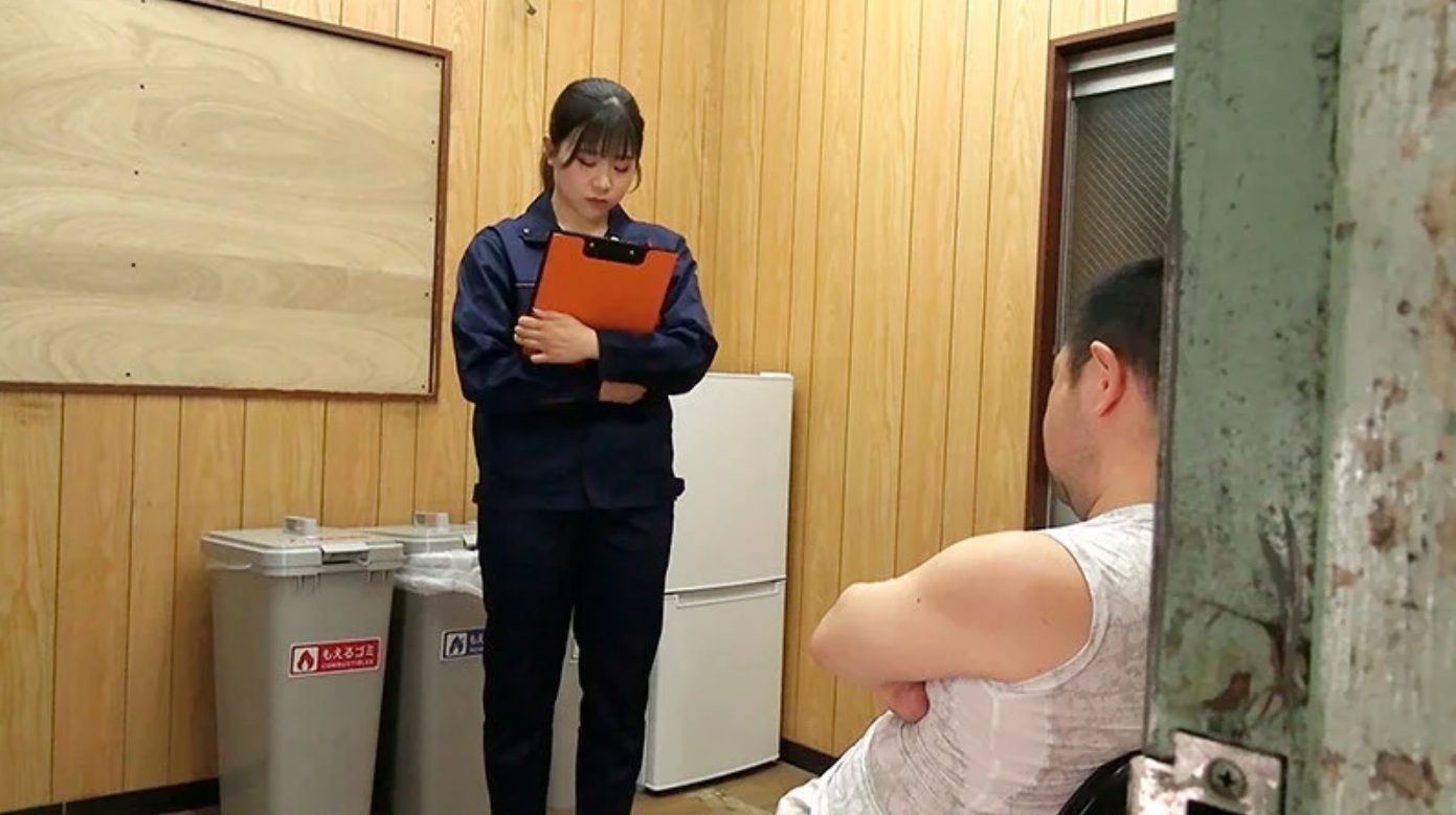 (おすすめ)【制服ぶっかけ】作業着を着たお姉さんに精子ぶっかけ