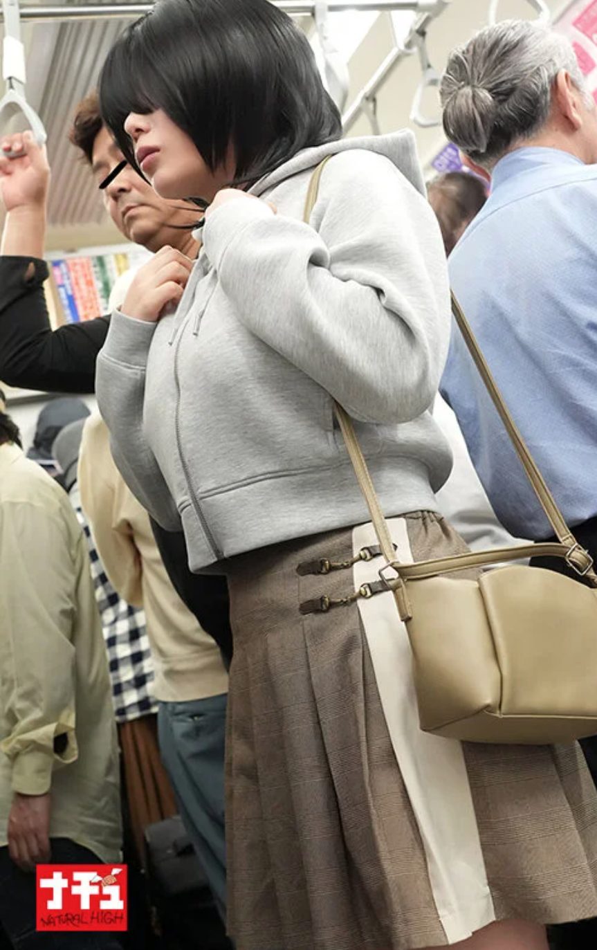 【私服イラマチオ】パーカー女子がよだれだらだらイラマチオオでお洋服を汚す